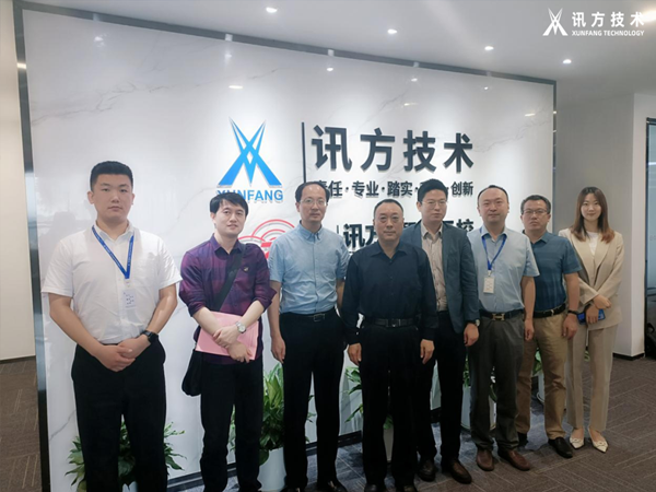 武汉职业技术学院校党委副书记何让波一行莅临尊龙集团官网技术武汉基地