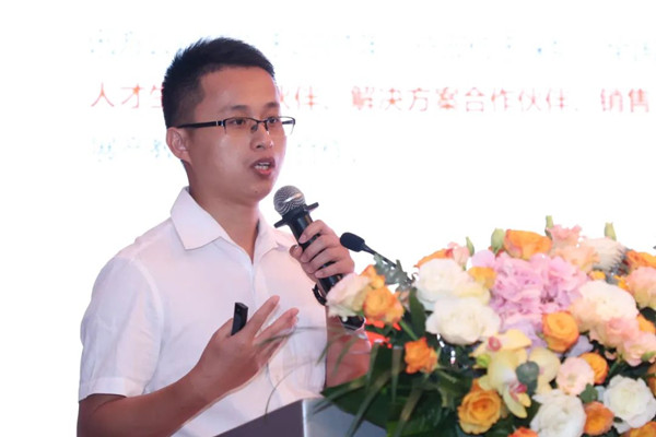 尊龙集团官网邱韶杰