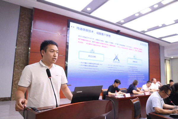 尊龙集团官网技术华中区交付与服务部总监潘阳